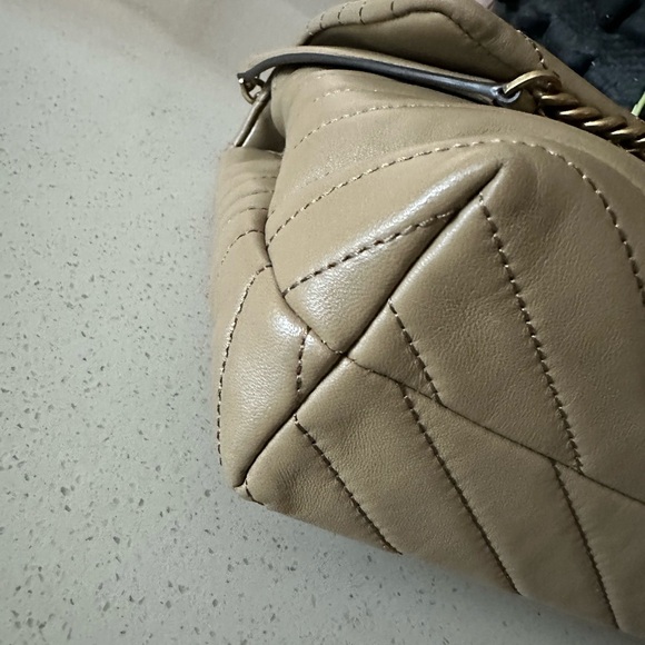 Tory Burch Kira Chevron convertible shoulder bag. - Picture 11 of 17